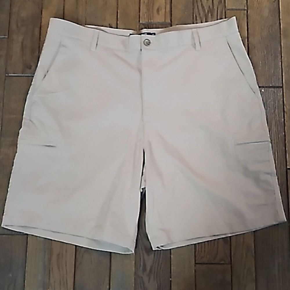 Chaps Men's Golf Khaki Shorts. Size 40
